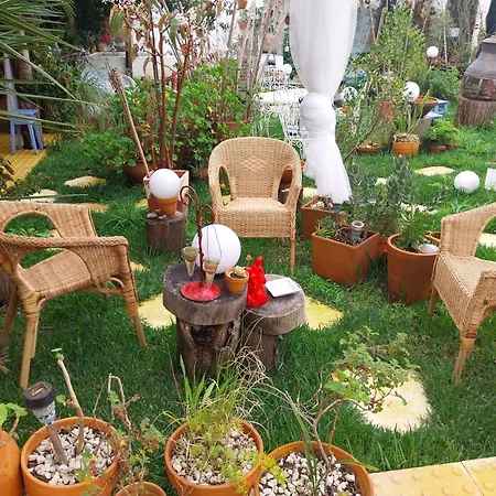 House Babylon With Kitchenette And Garden Affittacamere