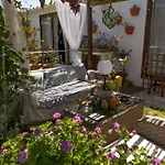 Pensjonat House Babylon With Kitchenette And Garden Torreira