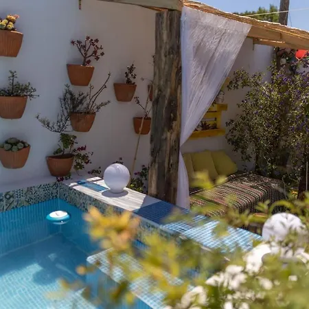 House Babylon With Kitchenette And Garden 4* Torreira