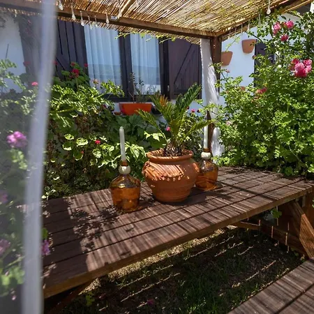 House Babylon With Kitchenette And Garden ゲストハウス トレイラ