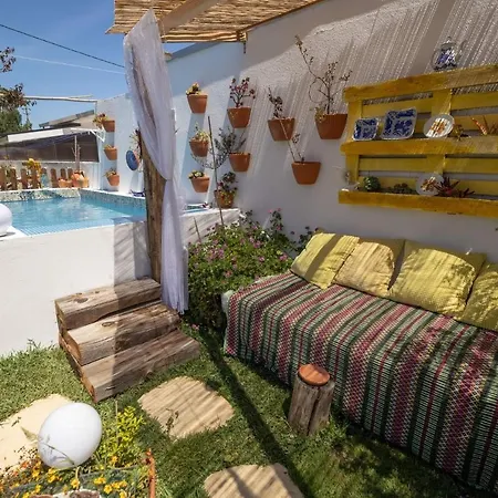 ゲストハウス House Babylon With Kitchenette And Garden トレイラ