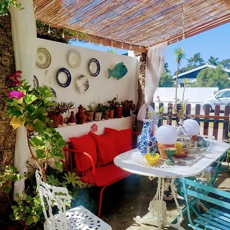 House Babylon With Kitchenette And Garden Гостевой дом Торрейра