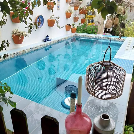 House Babylon With Kitchenette And Garden ゲストハウス トレイラ