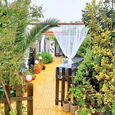 Casa de hóspedes House Babylon With Kitchenette And Garden