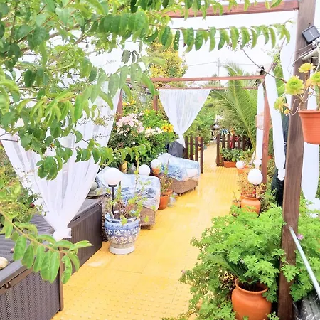 בית הארחה House Babylon With Kitchenette And Garden 3*