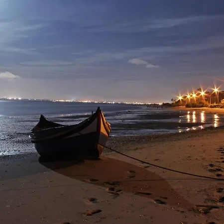 ゲストハウス House Babylon With Kitchenette And Garden 4*