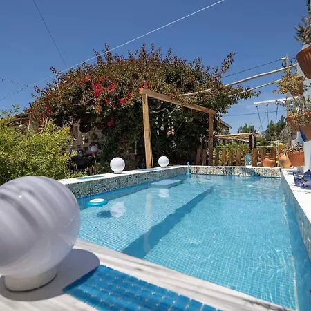 House Babylon With Kitchenette And Garden ゲストハウス 4*